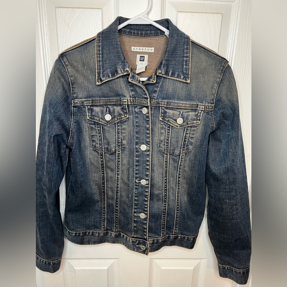 Gap stretch blue jean jacket size L. 99% cotton, 1% Lycra